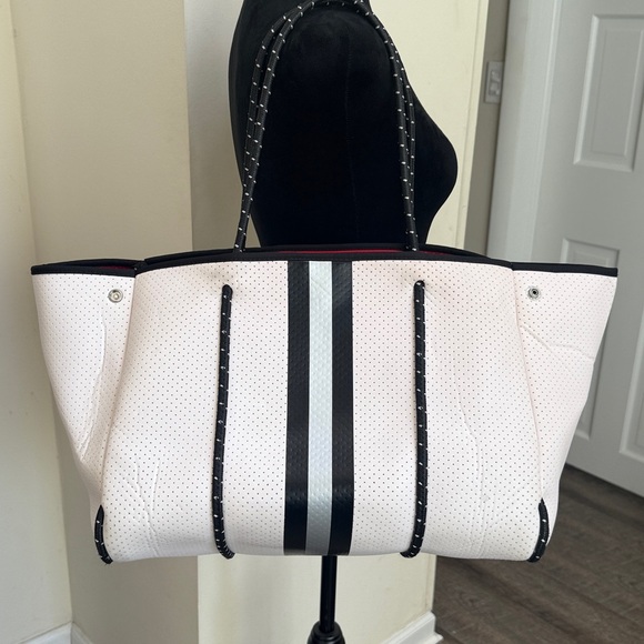 Haute Shore Greyson White Tote - Picture 5 of 10